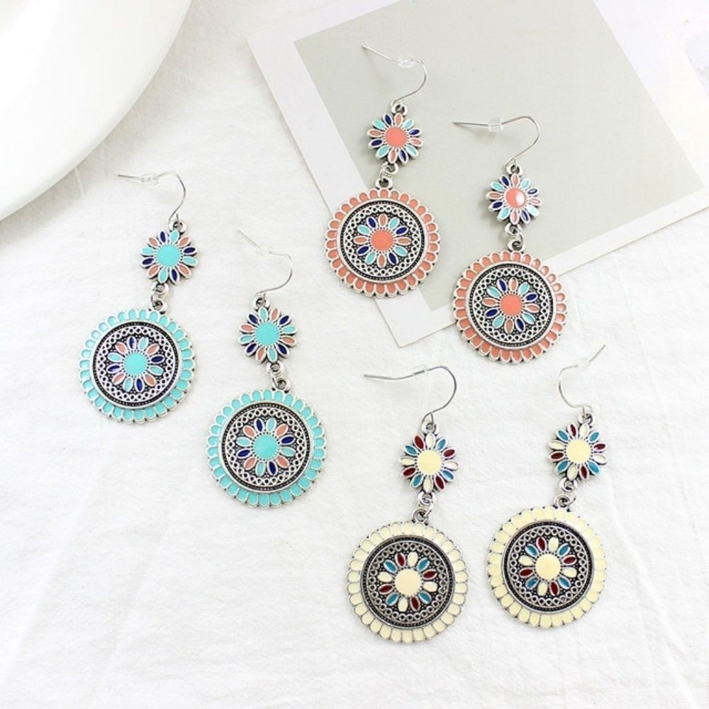 5/$25 White & Blue Flower Sun Dangle Earrings - Picture 6 of 9